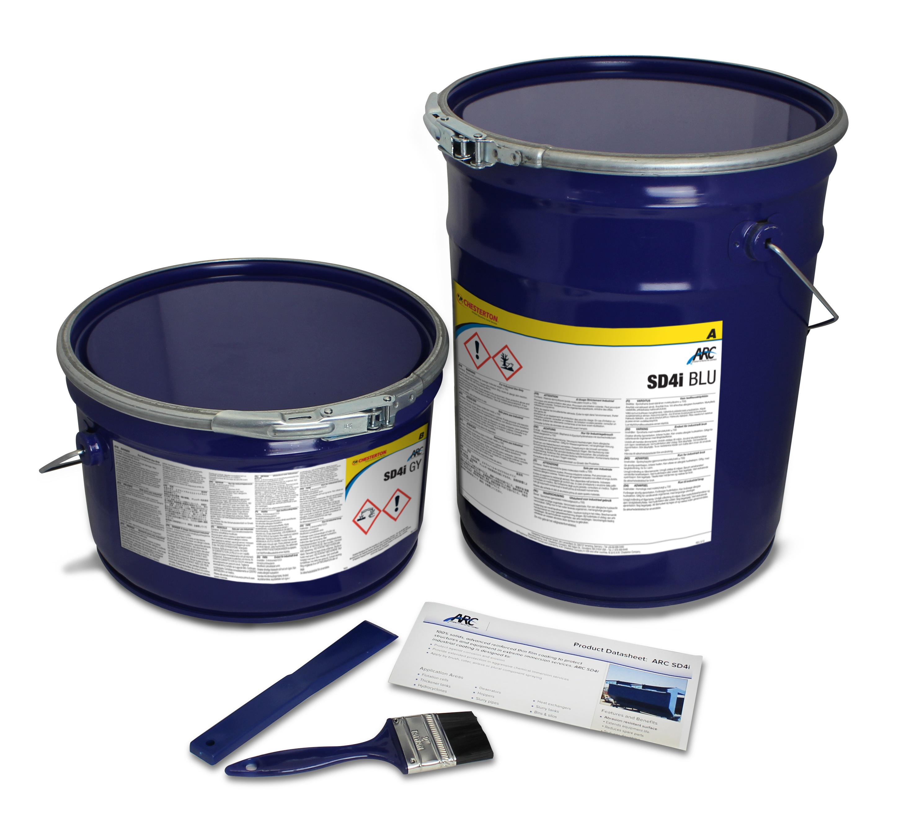 Chesterton ARC SD4i produktpaket. Två mörkblå metallhinkar märkta SD4i, en produktdatablad, en blå pensel och en blå appliceringsverktyg.