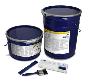 Chesterton ARC SD4i produktpaket. Två mörkblå metallhinkar märkta SD4i, en produktdatablad, en blå pensel och en blå appliceringsverktyg.