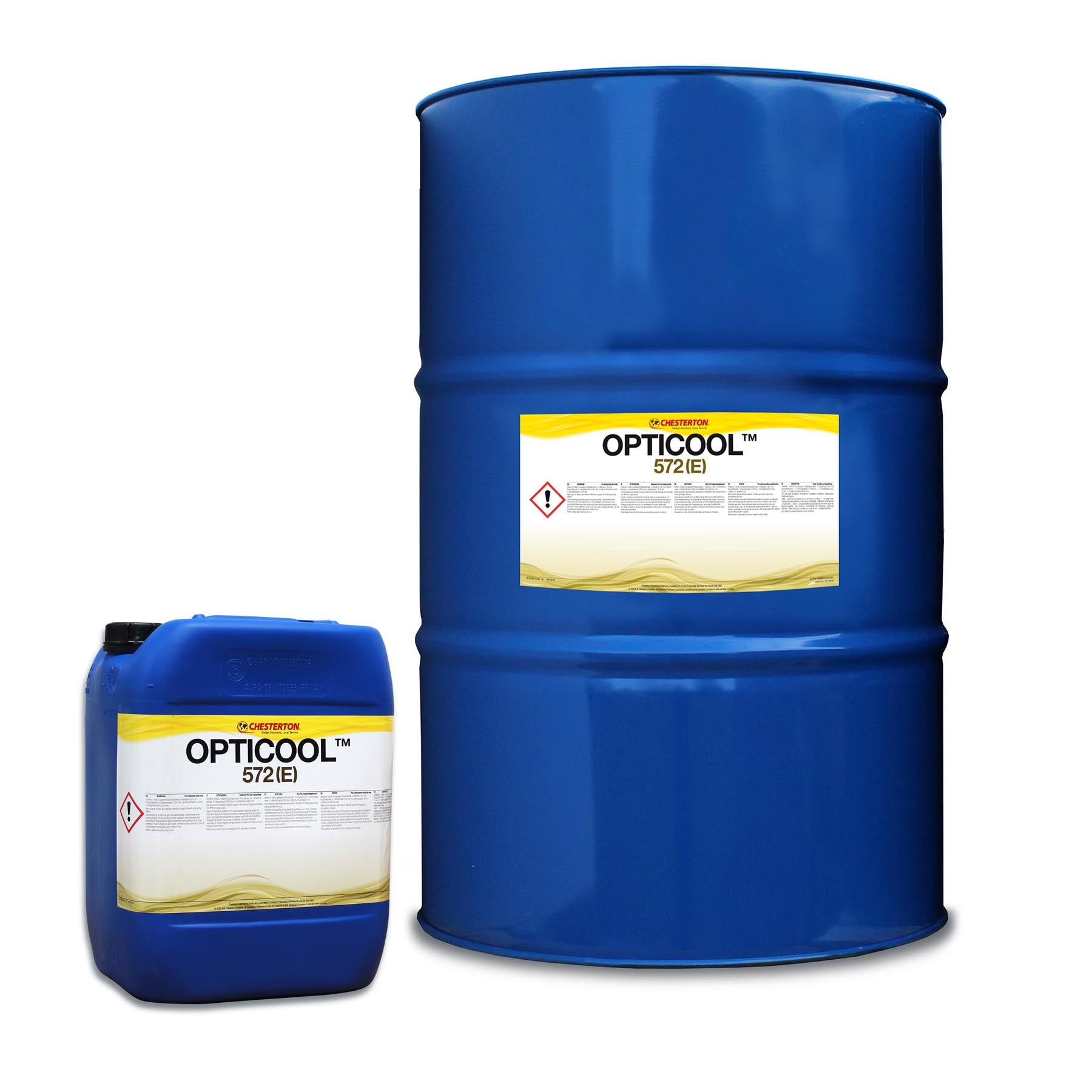 OPTICOOL 572(E) skärvätska från Chesterton i blå plastkanna och fat med gul-vita etiketter och varningssymboler, tillgänglig i två förpackningsstorlekar.