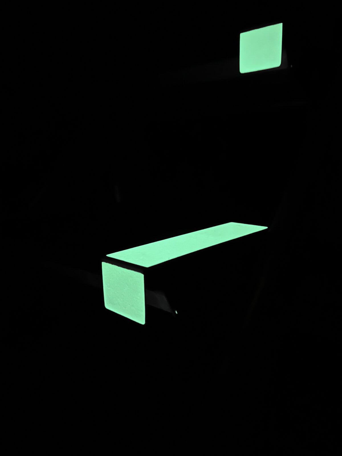 Efterlysande kantprofil GL-222 – Glow in the dark för trappor – 3M-tejp