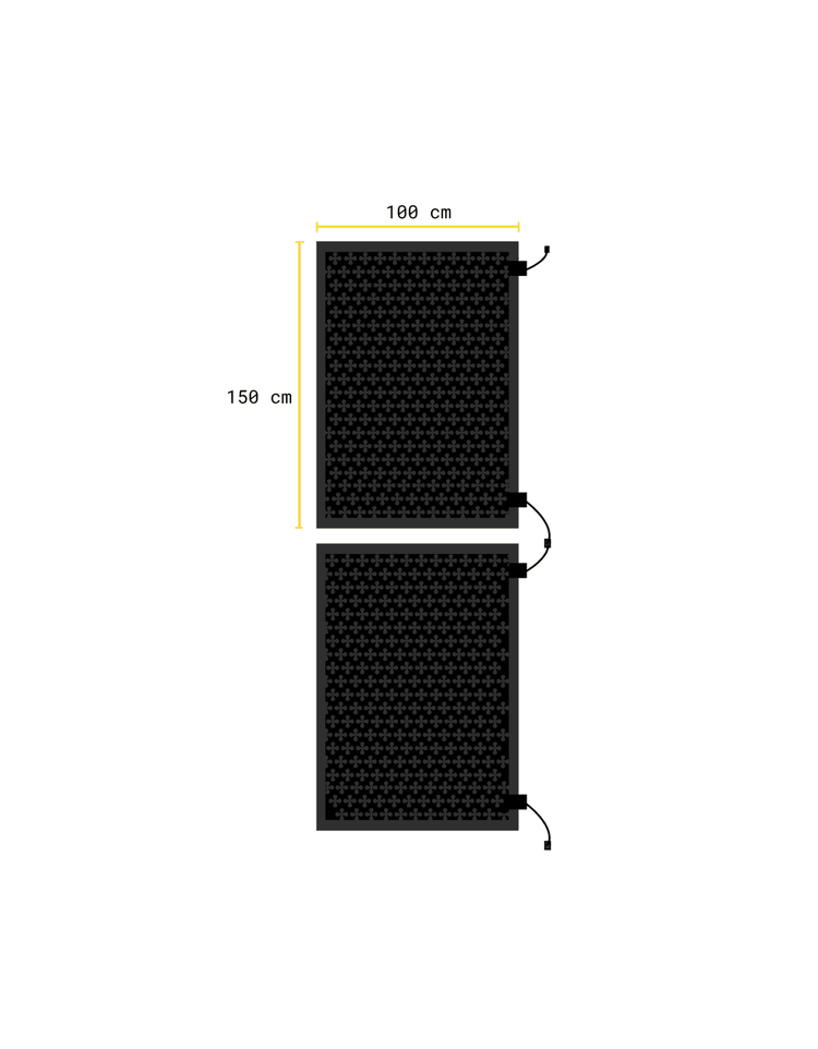 Illustration av två svarta Safestep värmemattor med blomformat mönster och anslutningskablar för seriekoppling i storleken 150x100 cm.